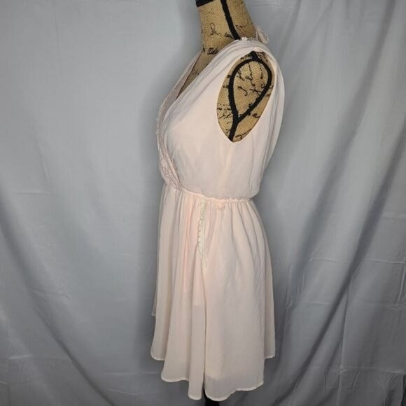 Double Zero Pale Blush Pink Crochet Trim V-neck Dress Small - Picture 4 of 9